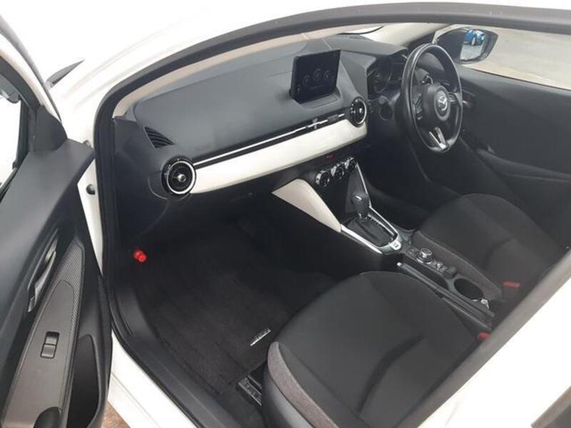 MAZDA2