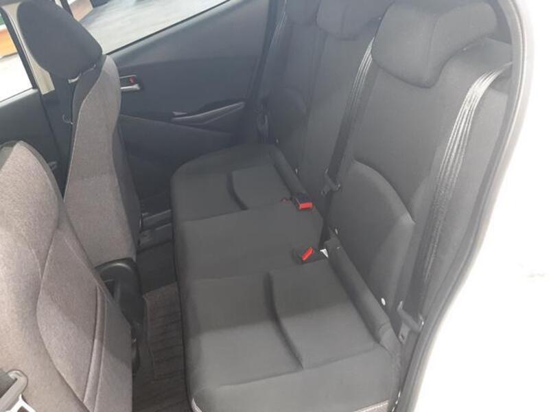 MAZDA2