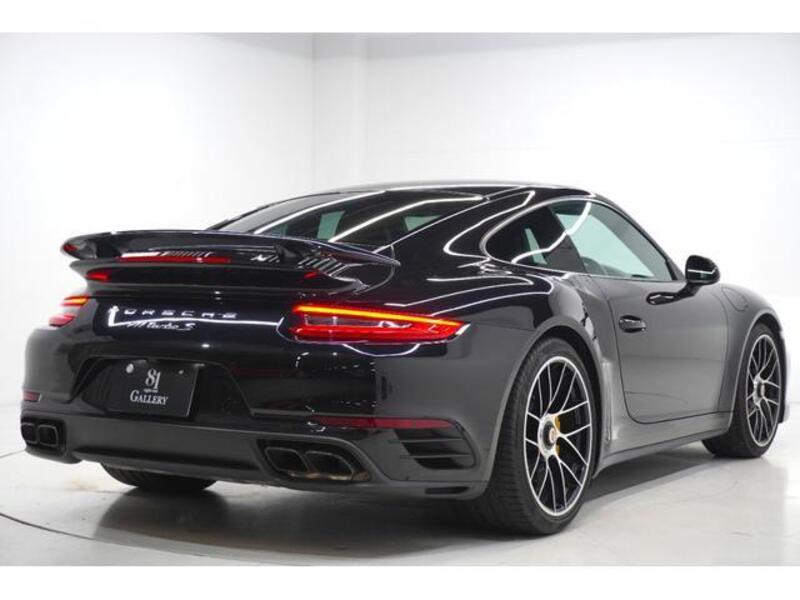 911