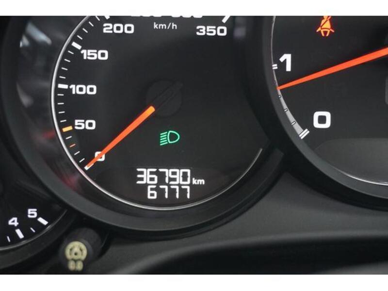 911