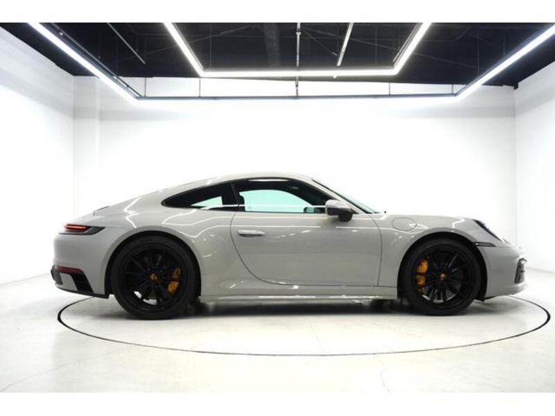 911