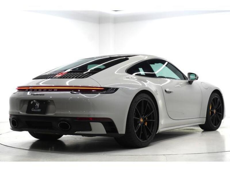 911