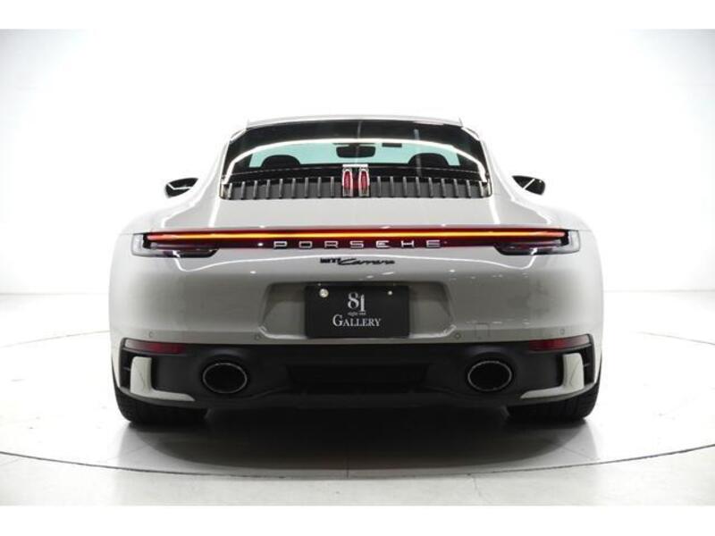911