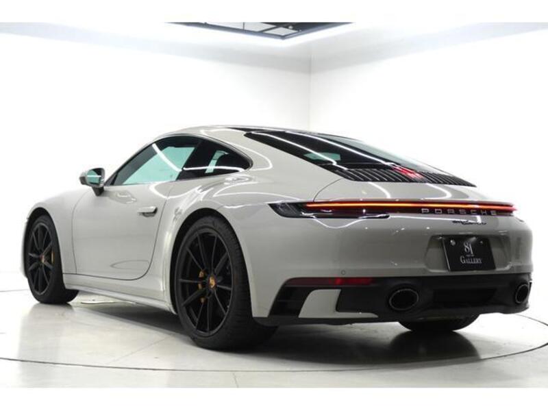 911