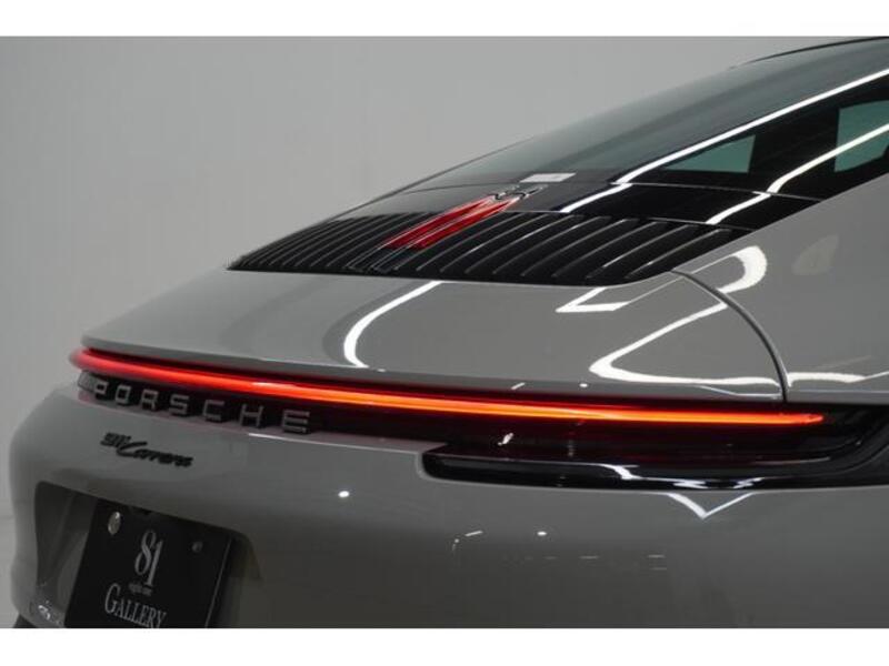911