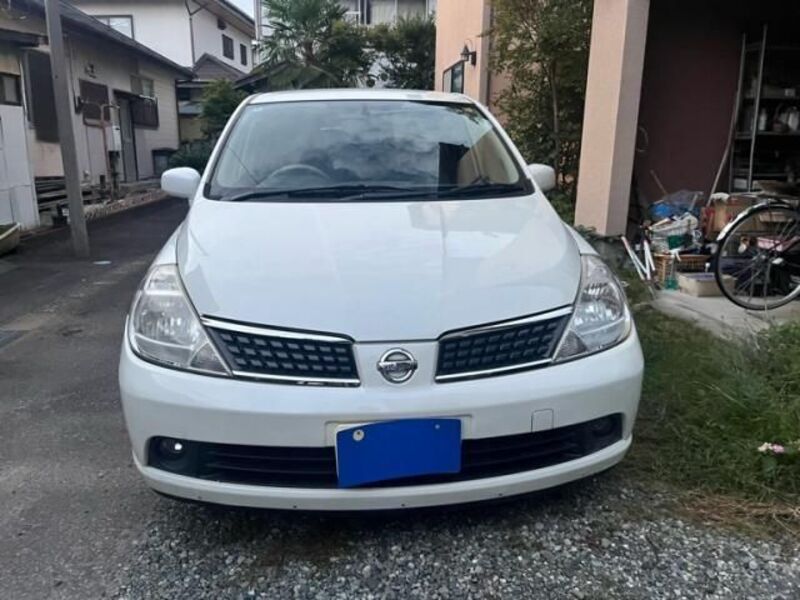NISSAN TIIDA
