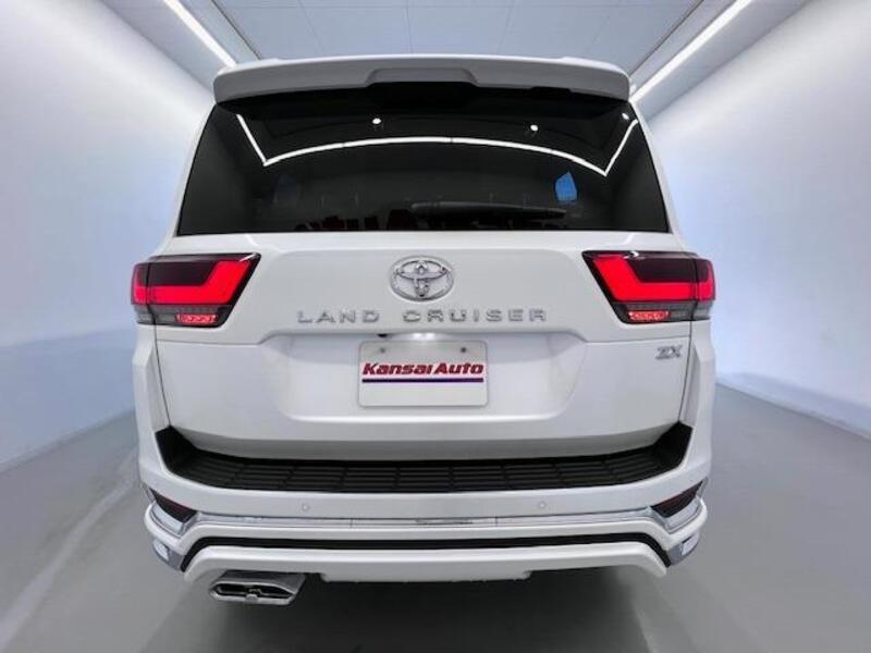 LAND CRUISER