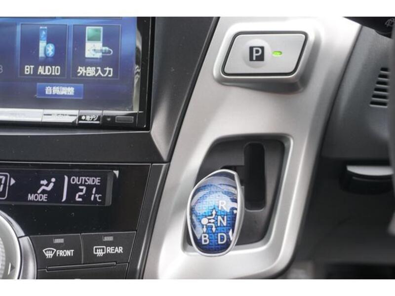 PRIUS ALPHA