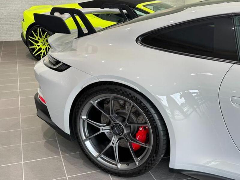 911