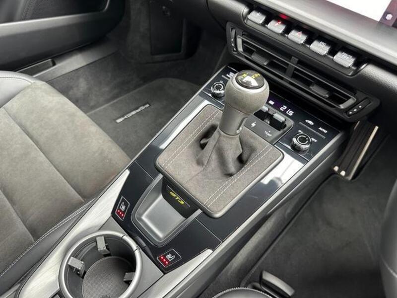 911