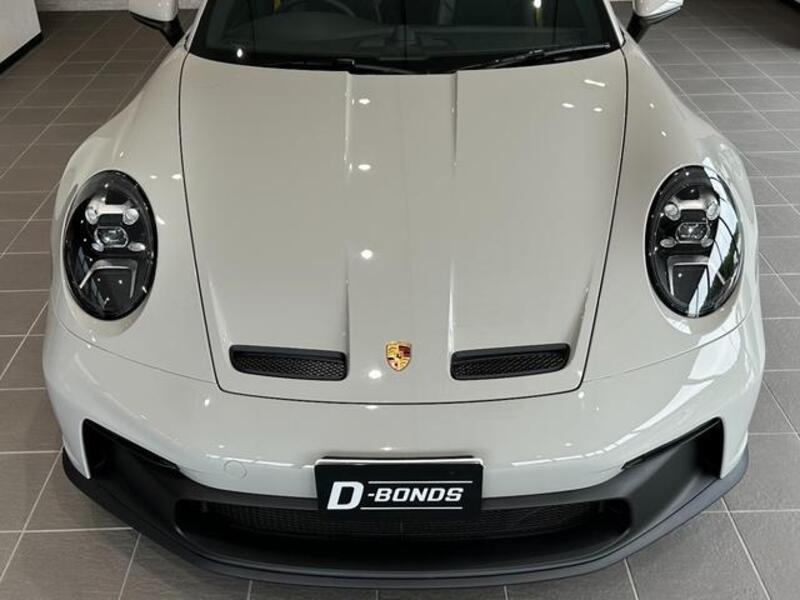 911