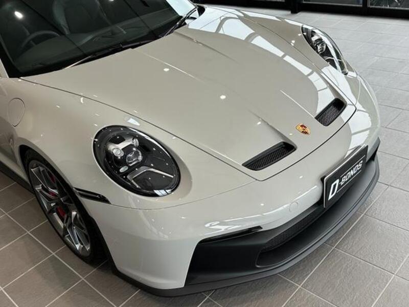 911