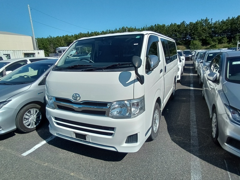 TOYOTA Regiusace Van