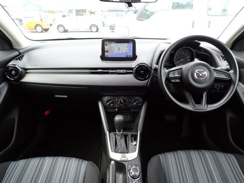 MAZDA2