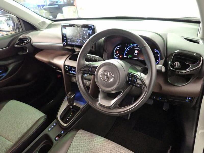 YARIS CROSS
