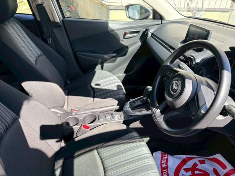 MAZDA2