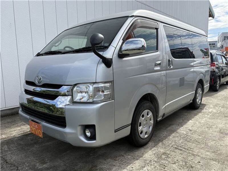 TOYOTA HIACE