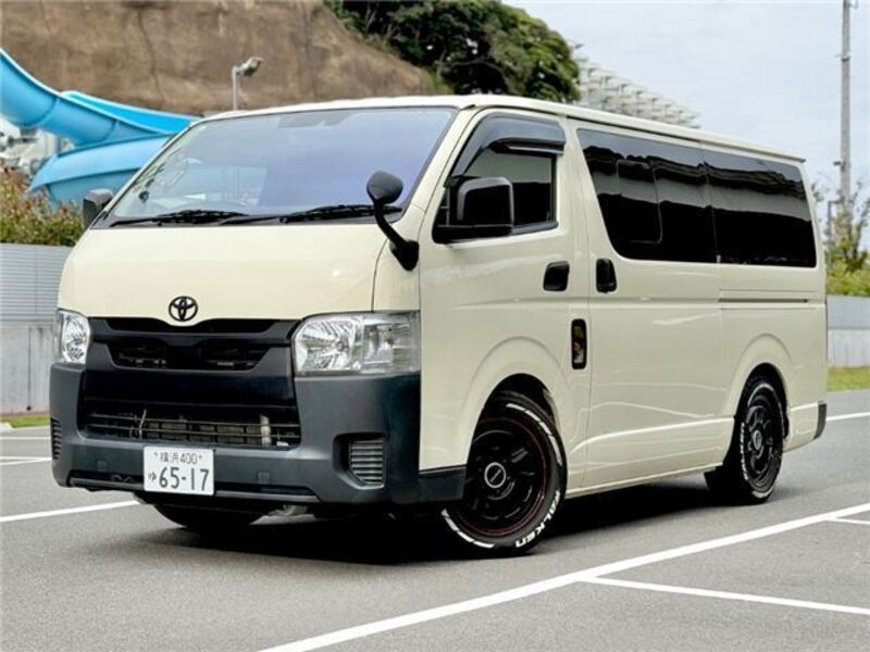 TOYOTA HIACE VAN