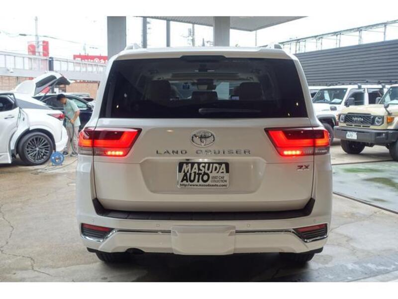 LAND CRUISER
