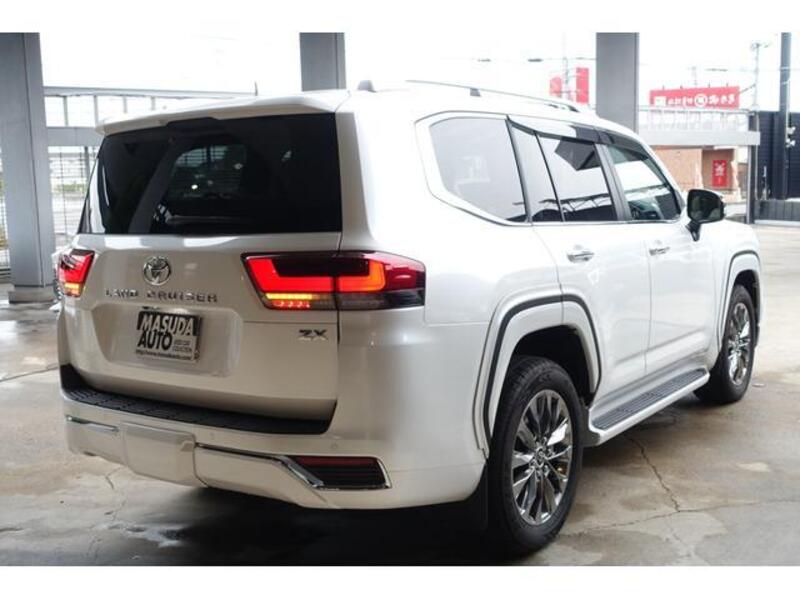 LAND CRUISER