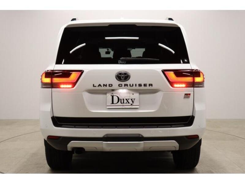 LAND CRUISER