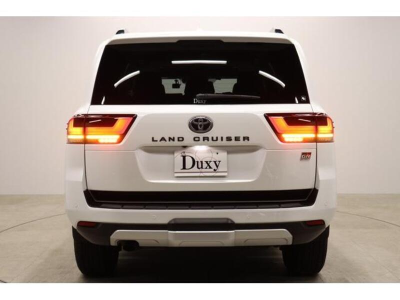 LAND CRUISER