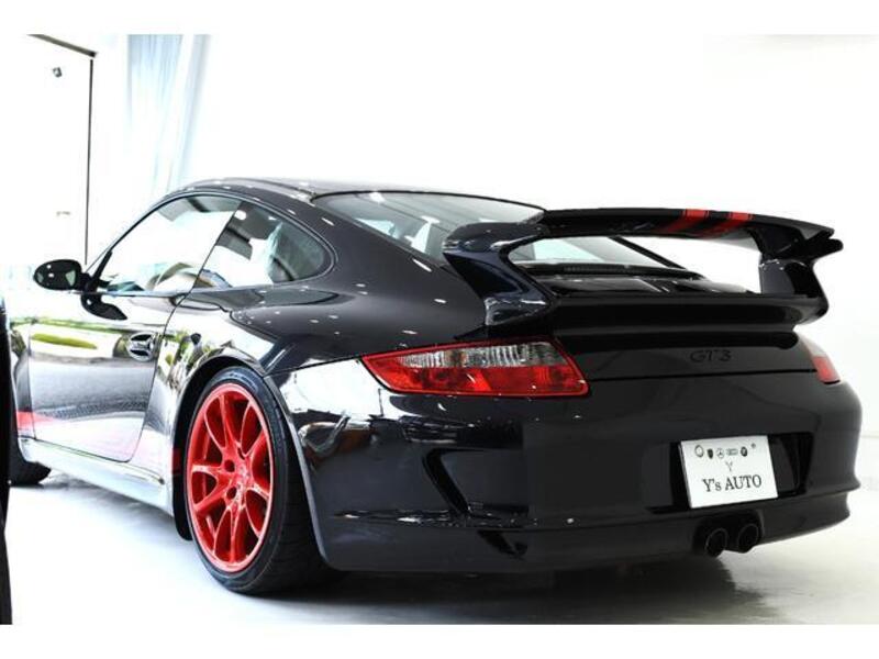 911