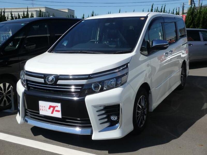 TOYOTA VOXY
