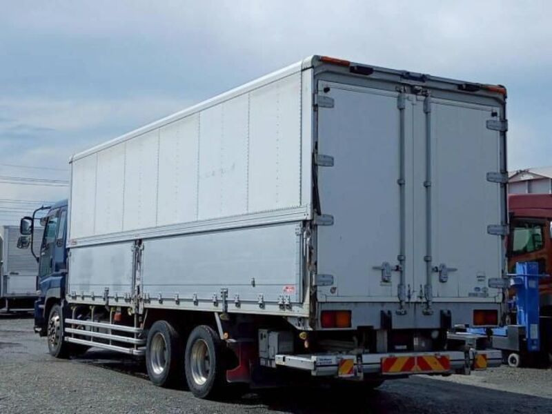 ISUZU GIGA