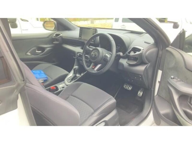 GR YARIS