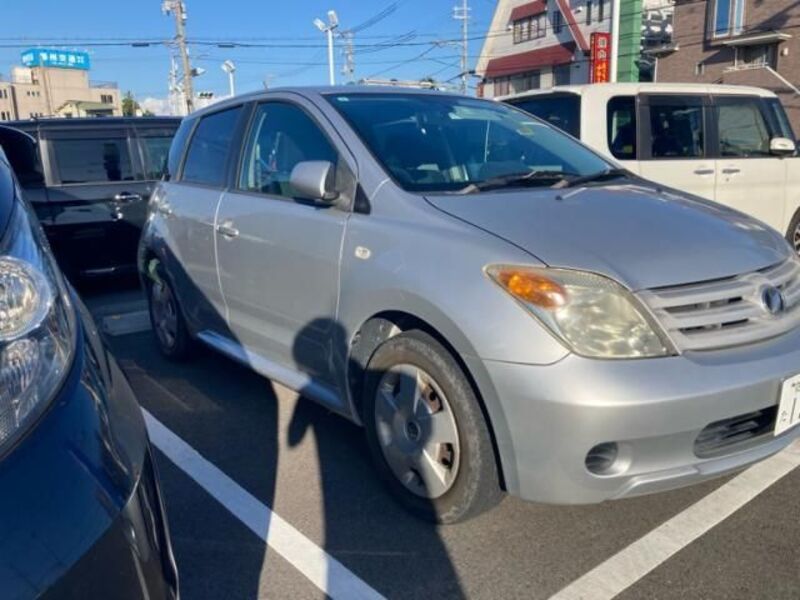 TOYOTA IST