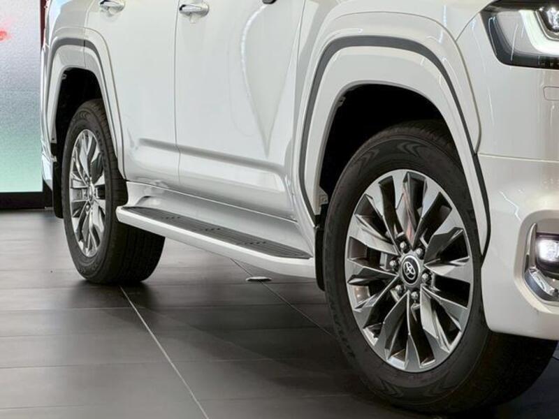 LAND CRUISER