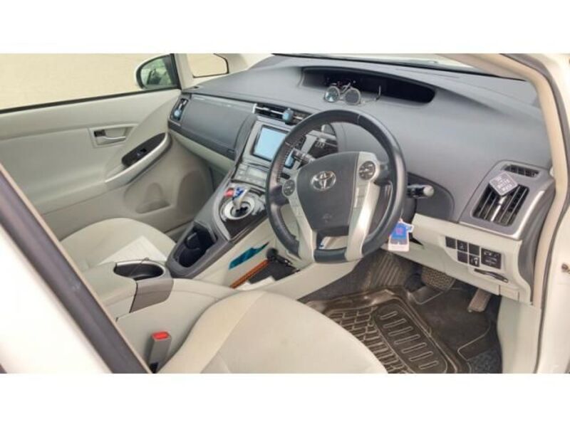 PRIUS PHV
