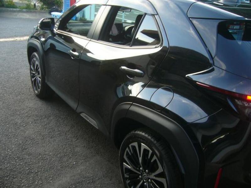 YARIS CROSS