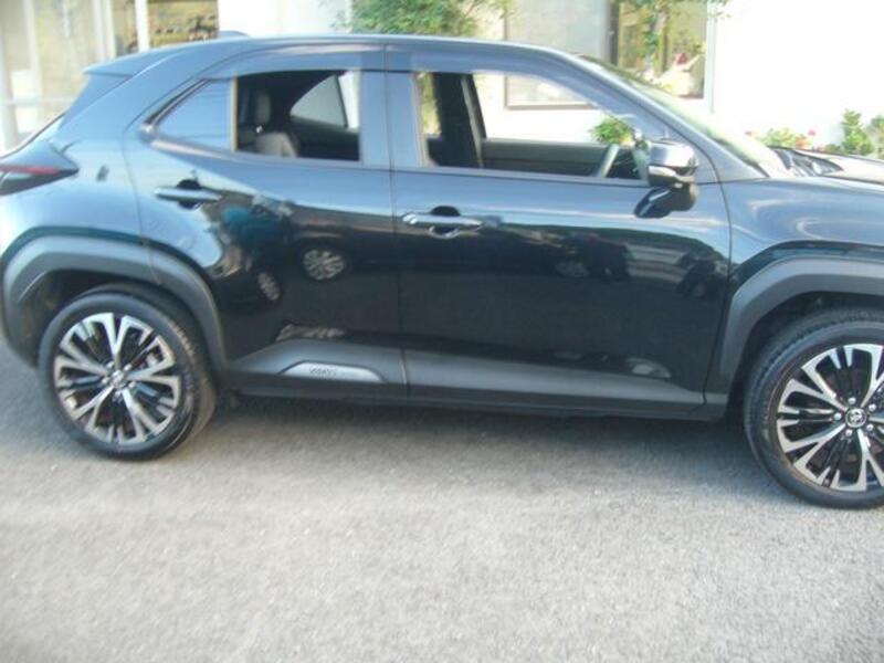 YARIS CROSS