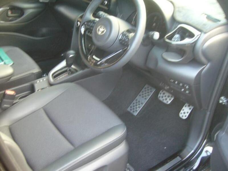 YARIS CROSS