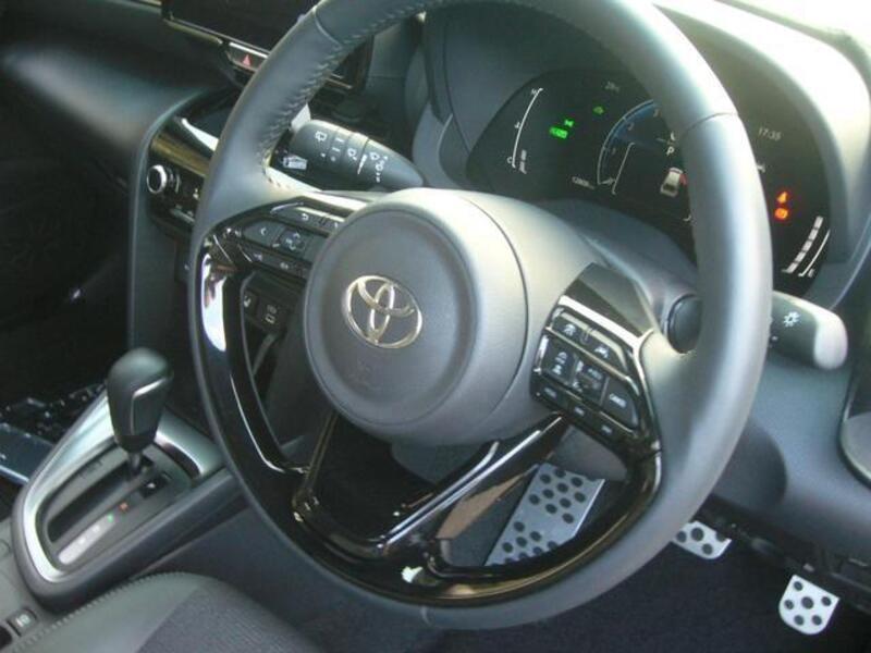 YARIS CROSS