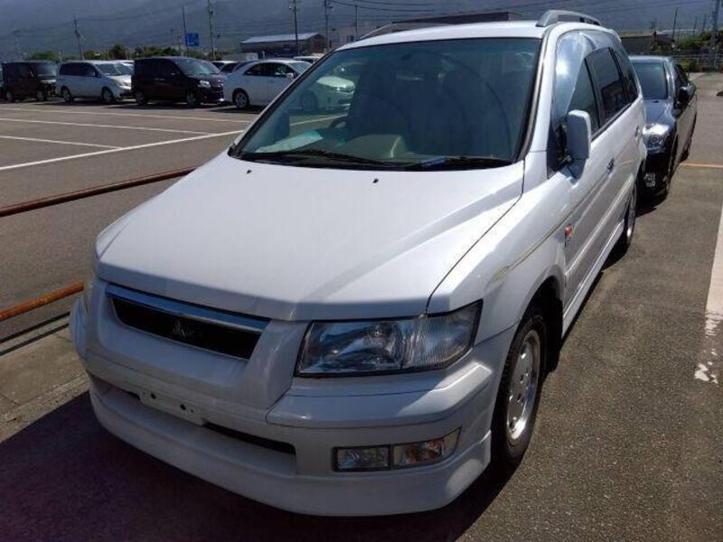 MITSUBISHI CHARIOT GRANDIS