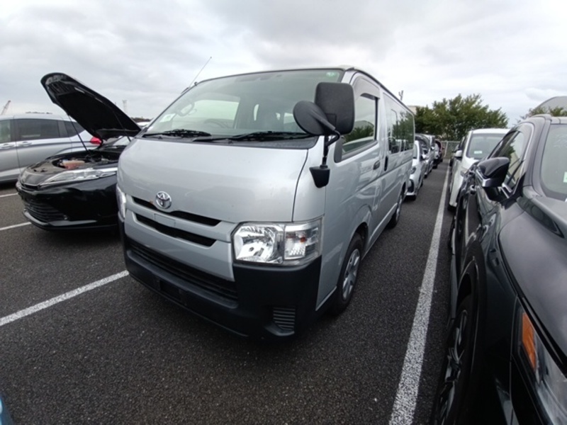 TOYOTA Regiusace Van