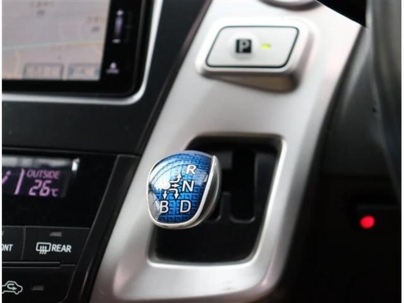PRIUS ALPHA