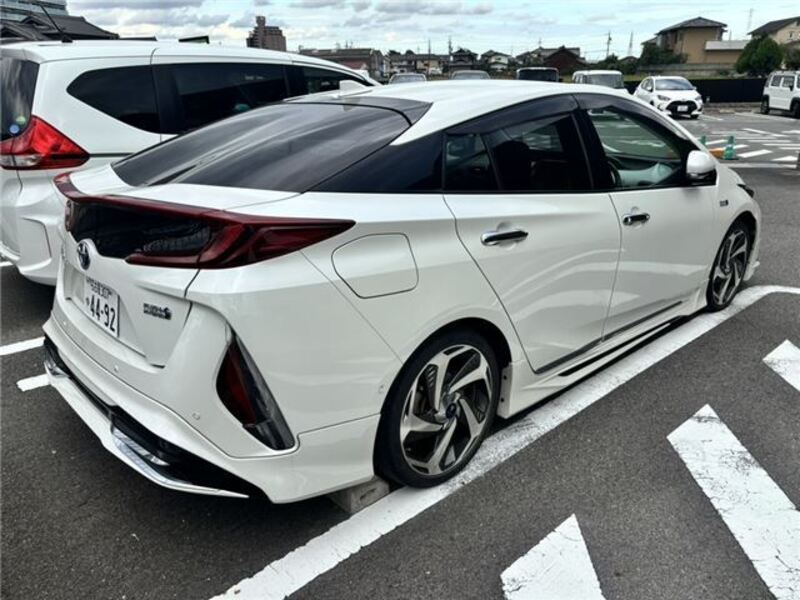 PRIUS PHV