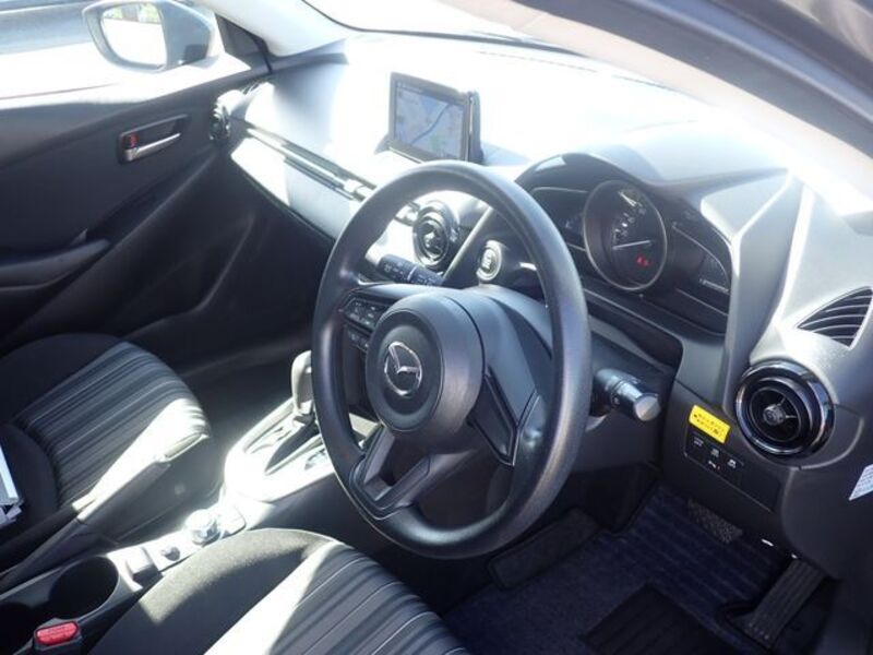 MAZDA2