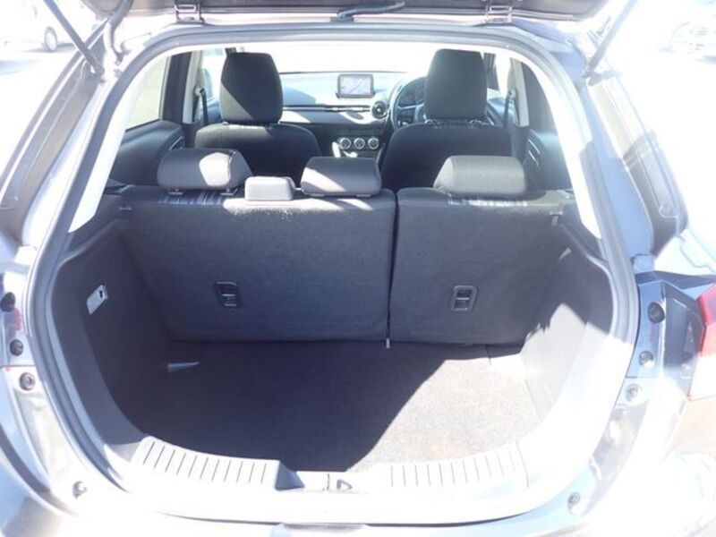 MAZDA2