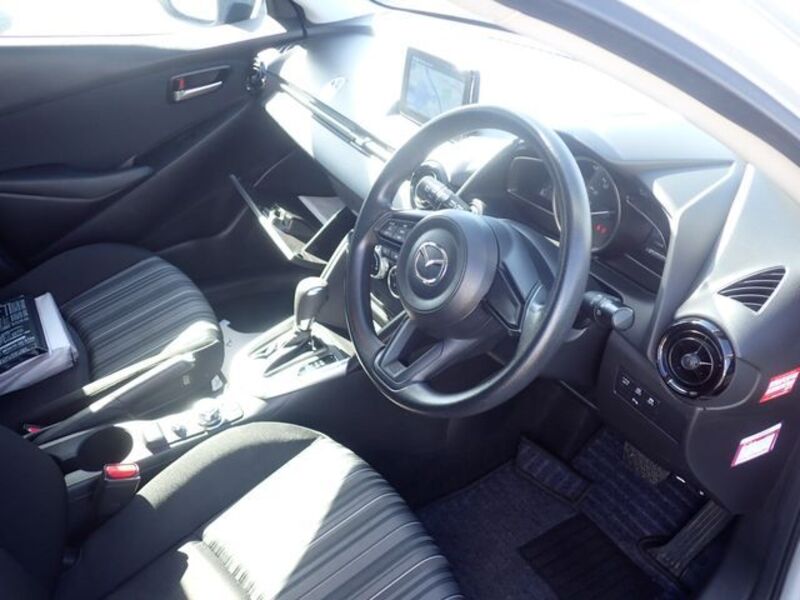 MAZDA2