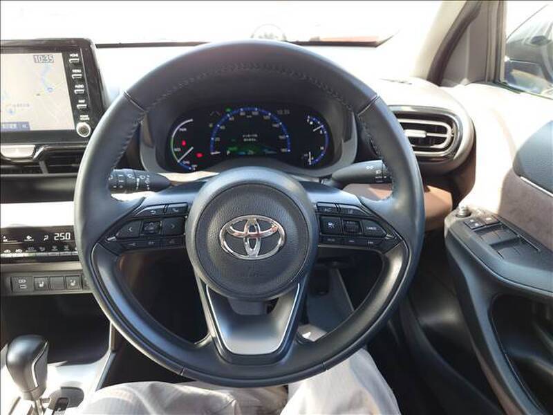 YARIS CROSS