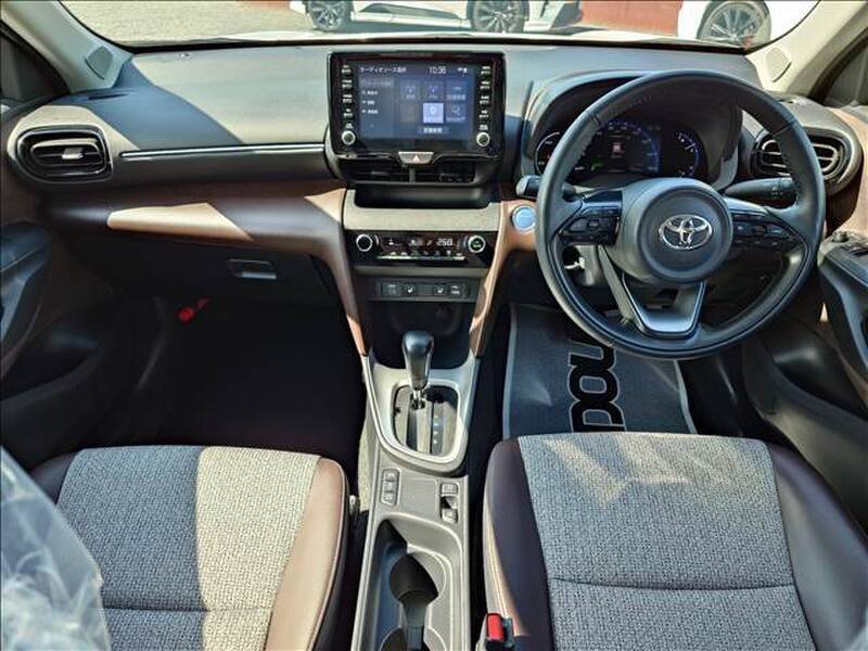 YARIS CROSS
