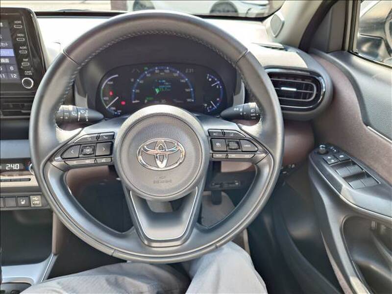 YARIS CROSS