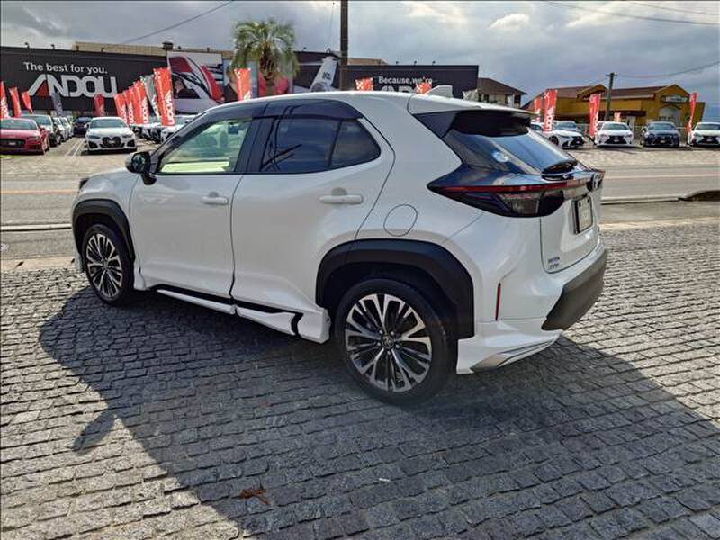 YARIS CROSS