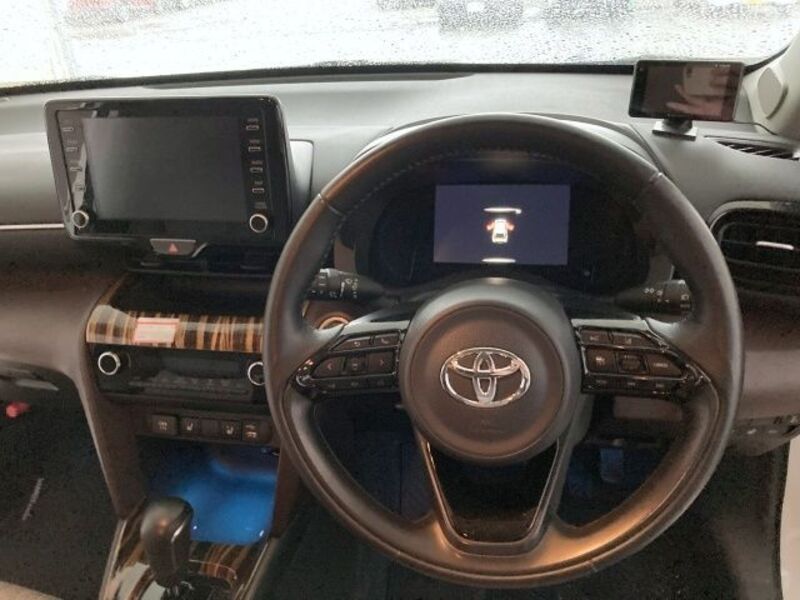 YARIS CROSS