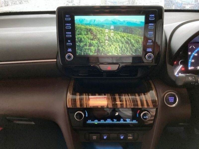 YARIS CROSS